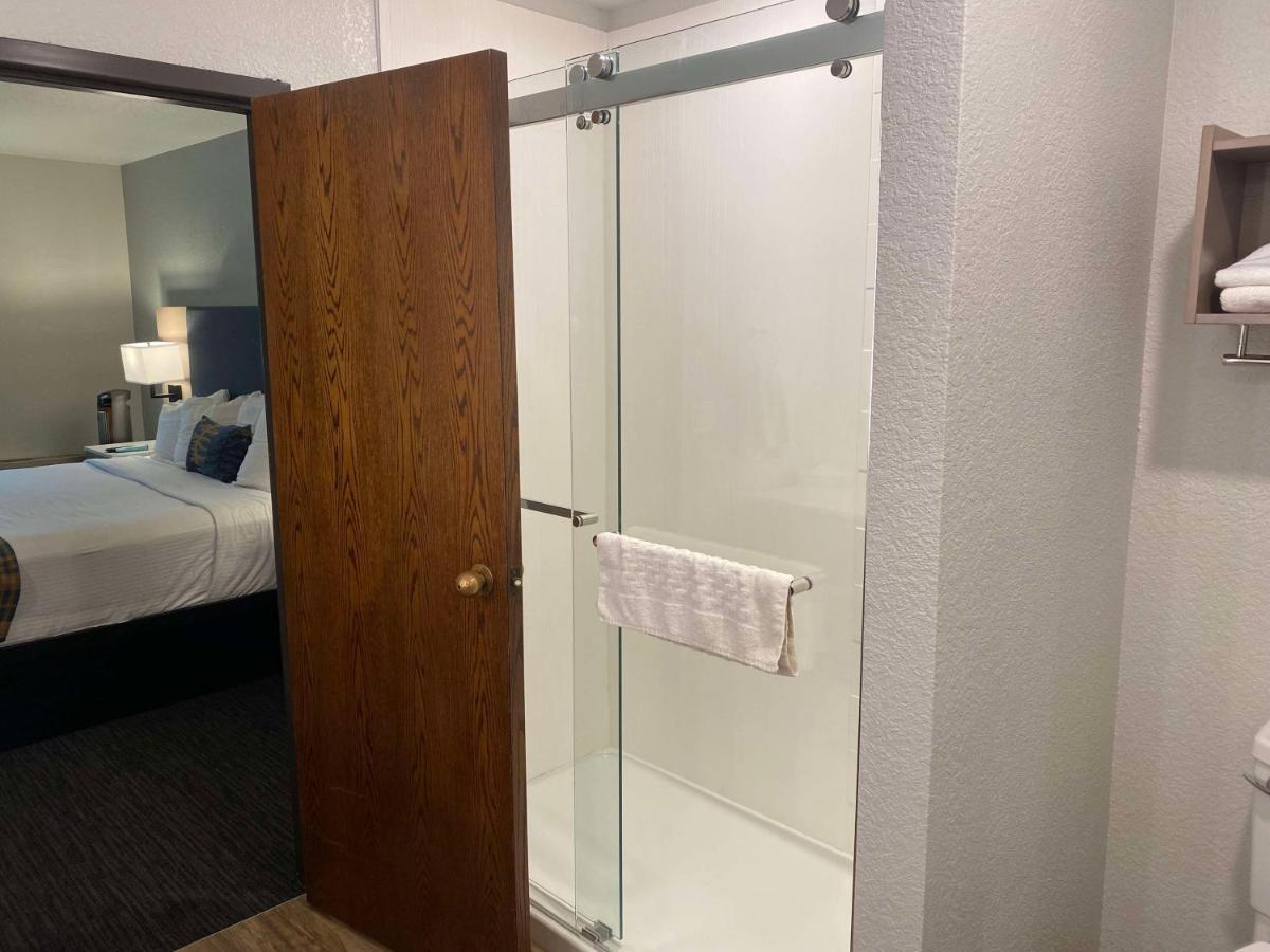 Western Lucille Hotel 2*