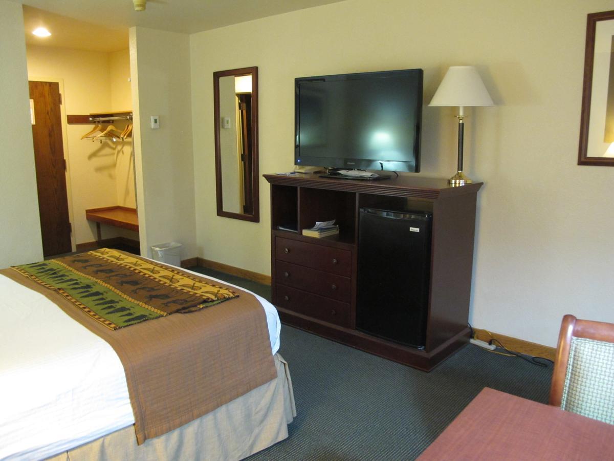 Western Lucille Hotel 2*